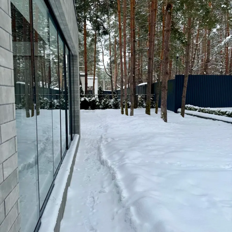 Заміський будинок з басейном в КМ Forest Villa поряд з лісом