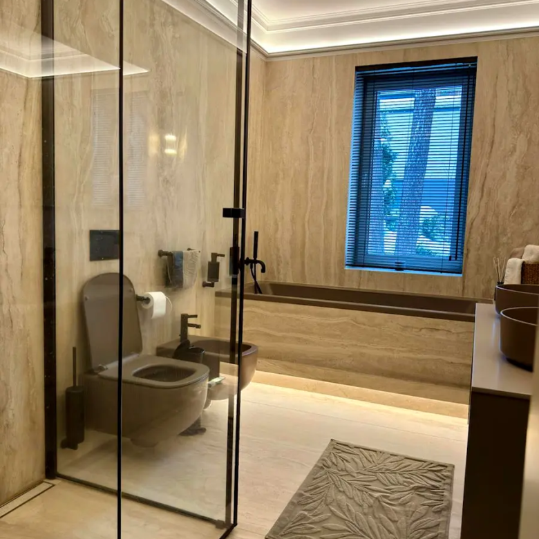 Заміський будинок з басейном в КМ Forest Villa поряд з лісом