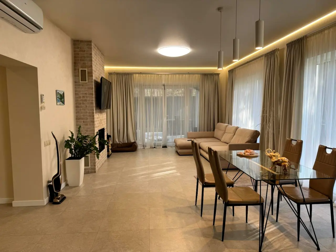 Заміський будинок в КМ Forest Villa поряд з лісом