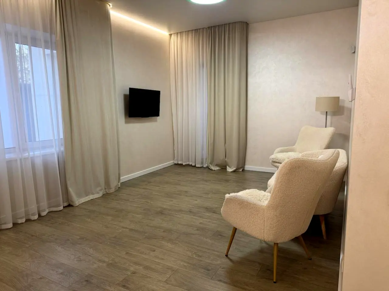 Заміський будинок в КМ Forest Villa поряд з лісом