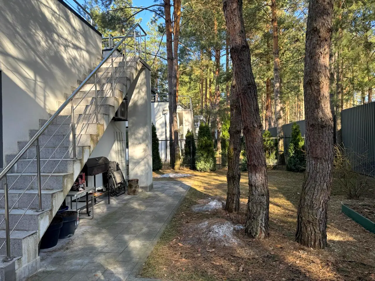 Заміський будинок в КМ Forest Villa поряд з лісом